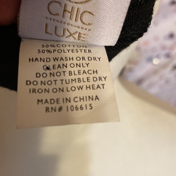 2 Chic Luxe crocheted poncho. V neckline, crochet lace back, butterfly cut - Picture 5 of 8